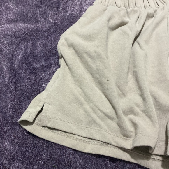 Garage Beige Sweatshorts with pockets - Picture 3 of 5
